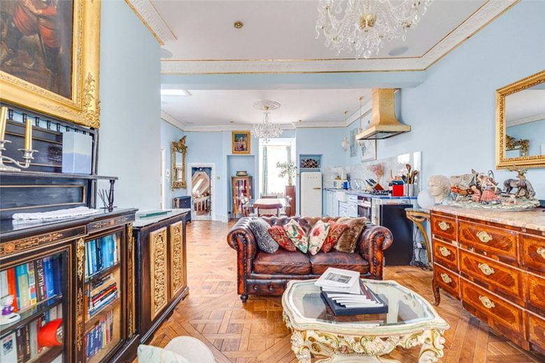 1 bedroom flat, Sloane Gardens, Chelsea SW1W - Available