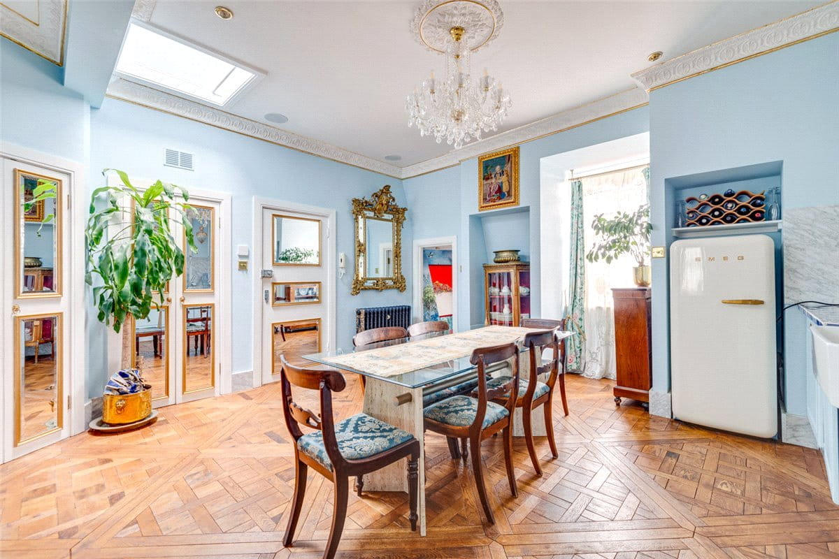1 bedroom flat, Sloane Gardens, Chelsea SW1W - Available