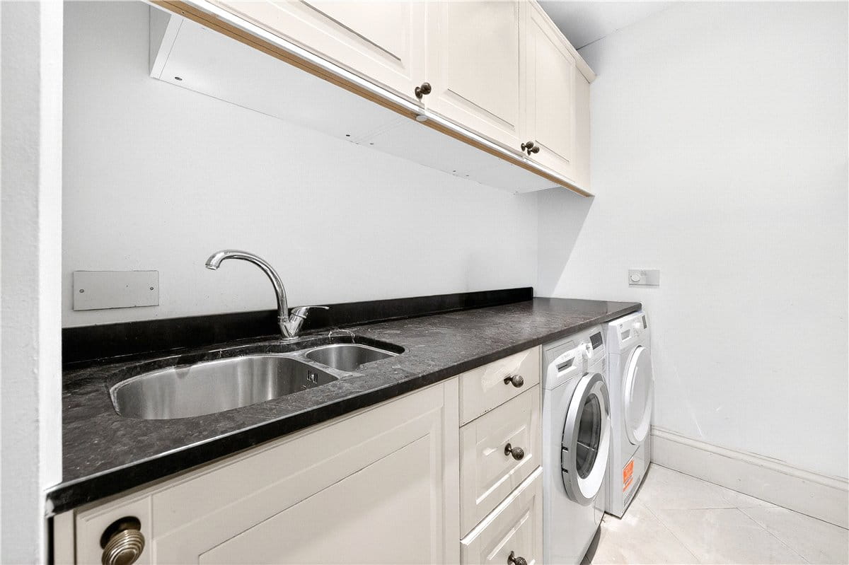 4 bedroom maisonette, Harrington Gardens, South Kensington SW7 - Available