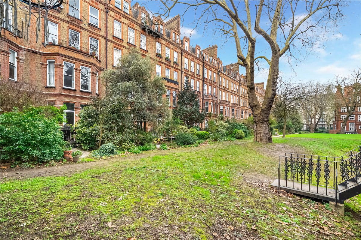 4 bedroom maisonette, Harrington Gardens, South Kensington SW7 - Available