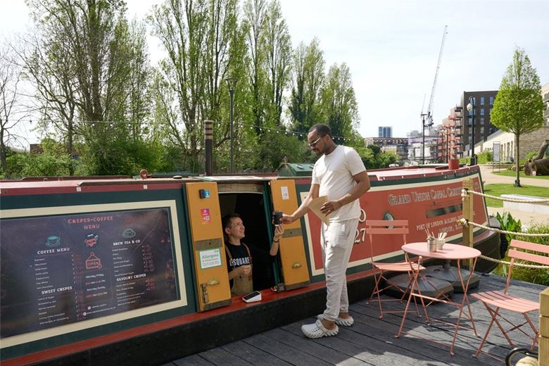 2 bedroom flat, Grand Union, Beresford Avenue HA0 - Available