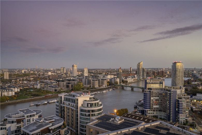 2 bedroom flat, York Road, London SW11 - Available