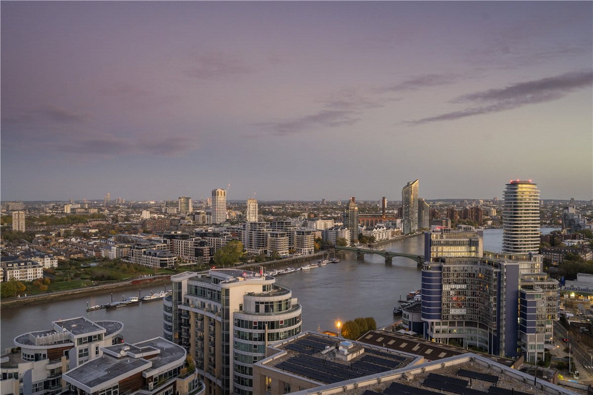 2 bedroom flat, York Road, London SW11 - Available