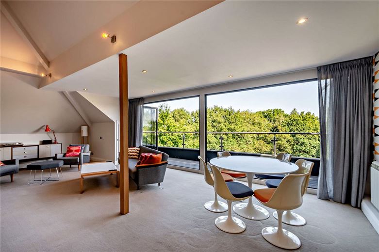 2 bedroom flat, Kent Road, Harrogate HG1 - Available