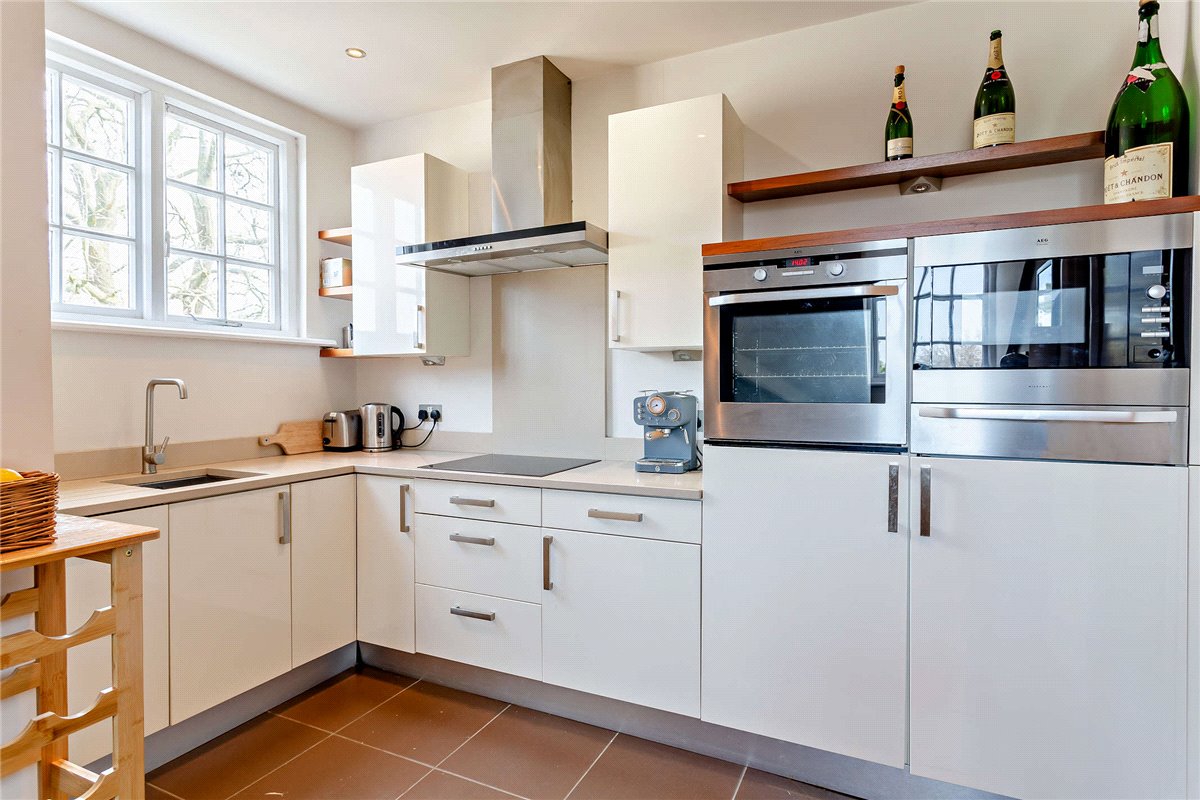 2 bedroom flat, Kent Road, Harrogate HG1 - Available