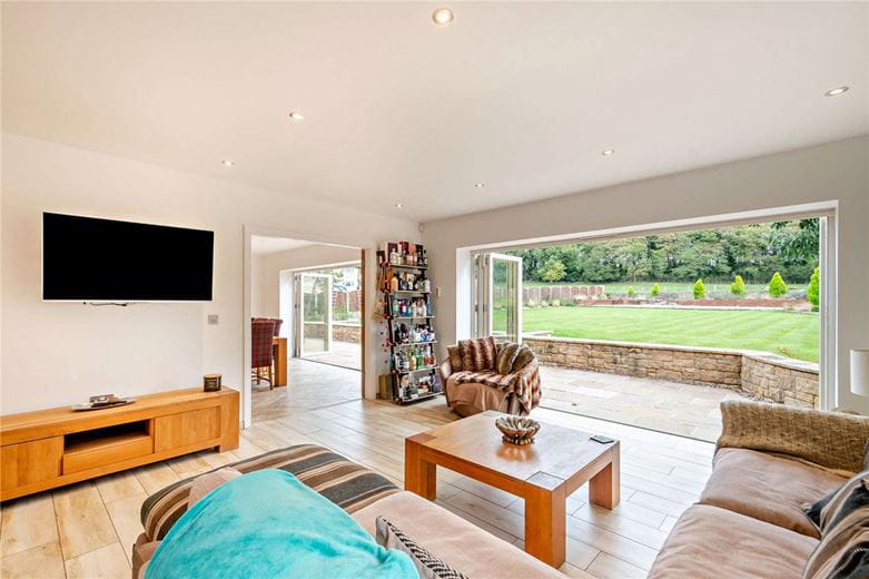 5 bedroom house, Main Street, Ledston WF10 - Available