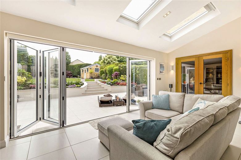 5 bedroom house, Walton Station Lane, Wakefield WF2 - Available