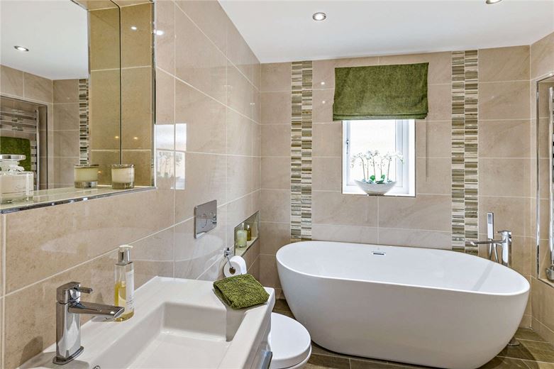 5 bedroom house, Walton Station Lane, Wakefield WF2 - Available