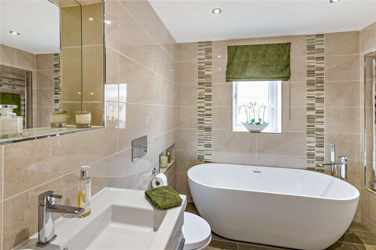 5 bedroom house, Walton Station Lane, Wakefield WF2 - Available