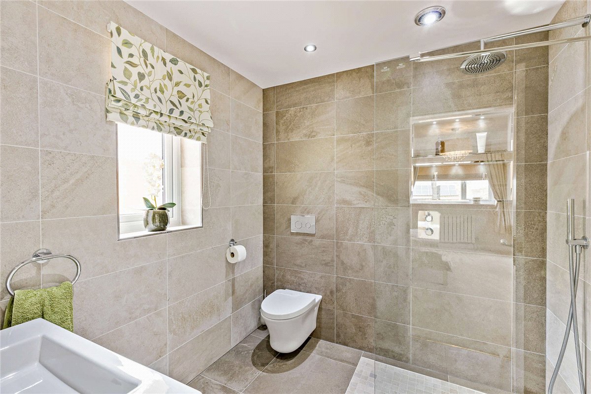 5 bedroom house, Walton Station Lane, Wakefield WF2 - Available
