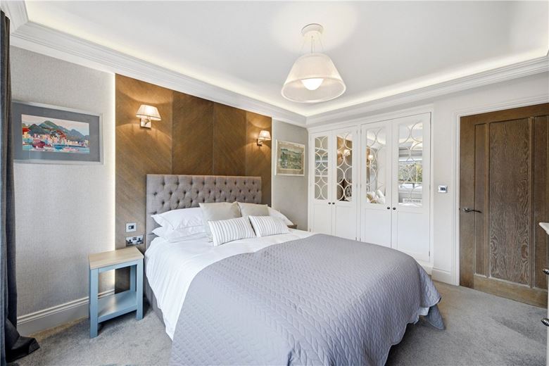 3 bedroom flat, Apartment 5, Esplanade Court, 2 St. Marys Walk HG2 - Available