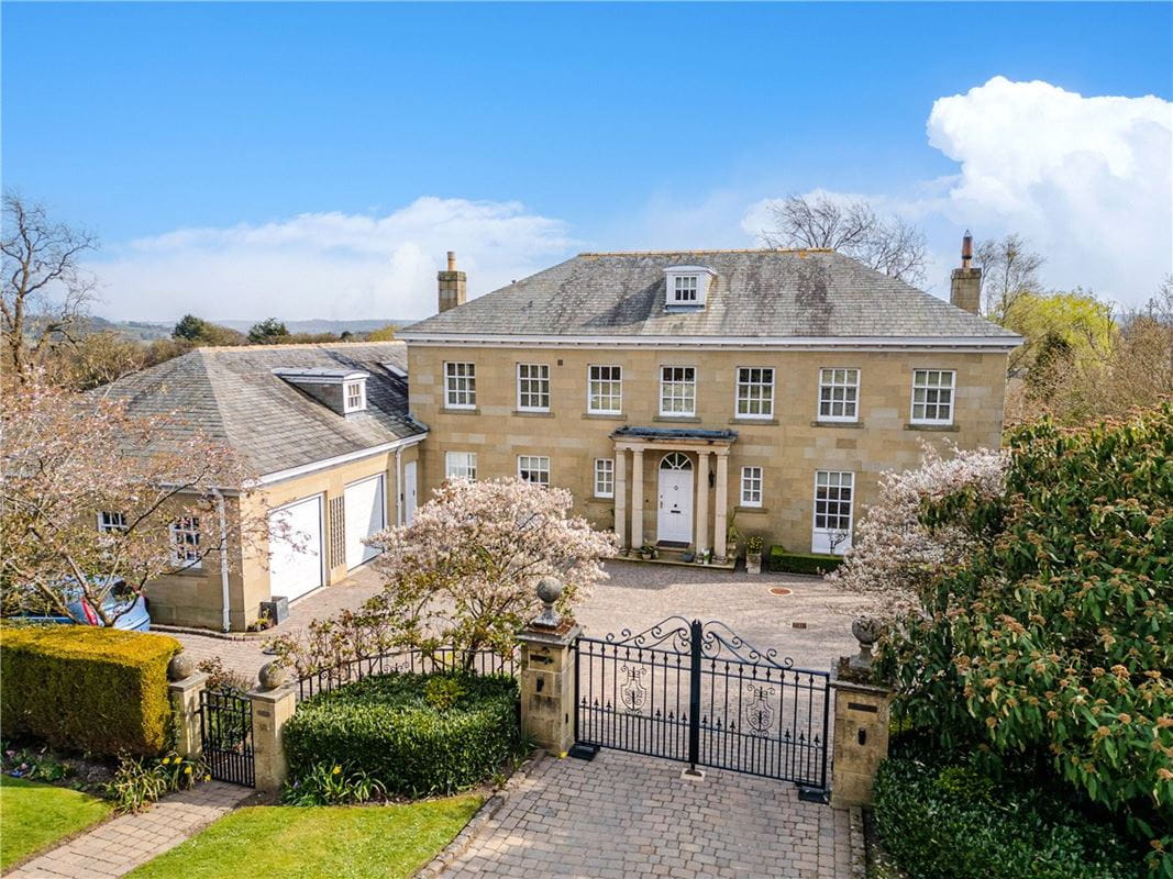 6 bedroom house, Crag Lane, Huby LS17 - Available