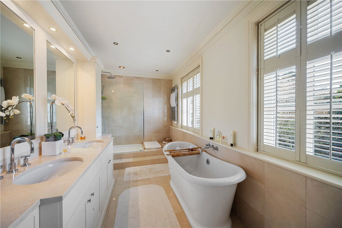 6 bedroom house, Crag Lane, Huby LS17 - Available