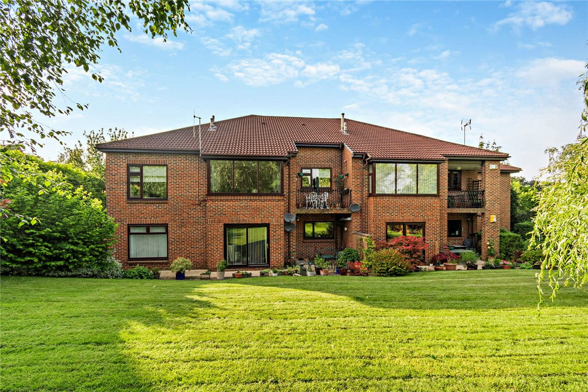 3 bedroom flat, St James Court, 29A Wheatlands Road East HG2 - Sold STC