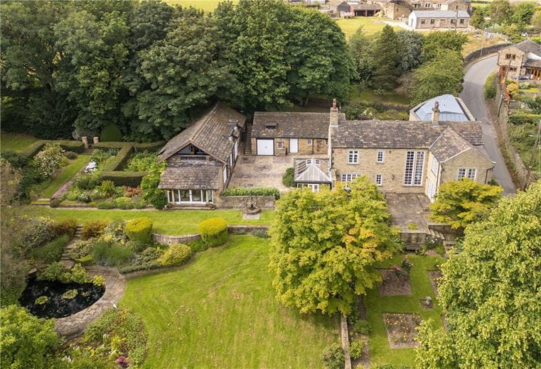 5 bedroom house, Briestfield Road, Briestfield WF12 - Available
