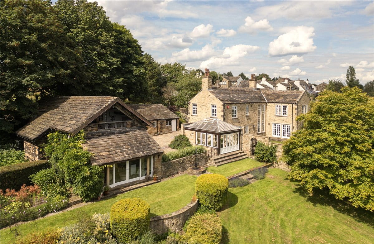 5 bedroom house, Briestfield Road, Briestfield WF12 - Available