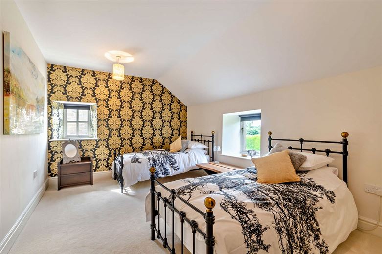 5 bedroom house, Shaw Lane, Farnham HG5 - Sold