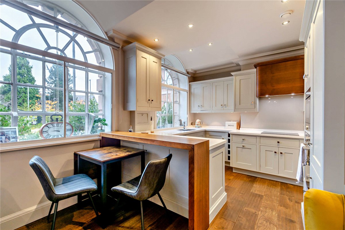 2 bedroom flat, North Park Road, Harrogate HG1 - Sold