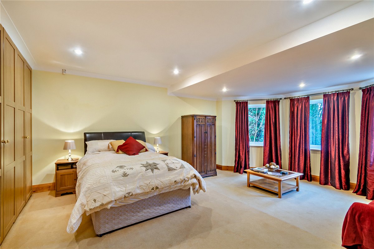 5 bedroom house, Nidd Bank, Knaresborough HG5 - Sold STC