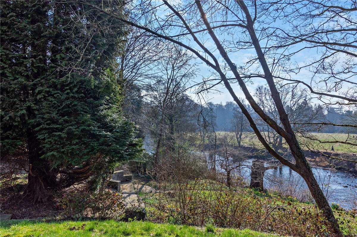 5 bedroom house, Nidd Bank, Knaresborough HG5 - Sold STC