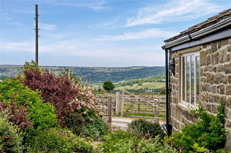 4 bedroom house, Stumps Lane, Darley HG3 - Available