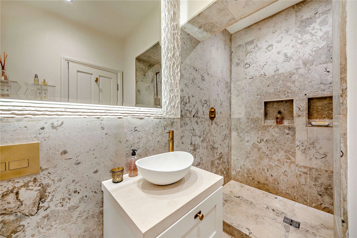 3 bedroom flat, Victoria Avenue, Harrogate HG1 - Sold STC