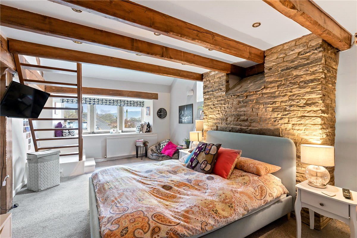 5 bedroom house, West Lane, Bradley BD20 - Available