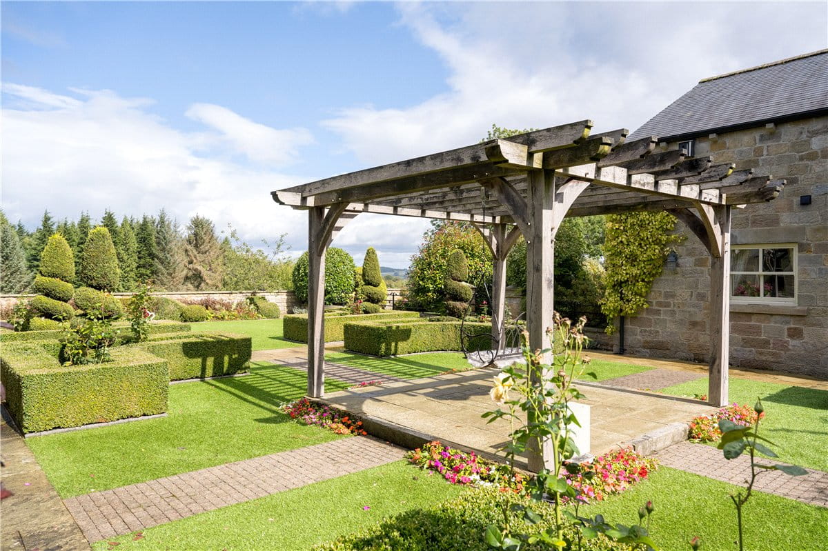 5 bedroom house, Felliscliffe, Near Harrogate HG3 - Available