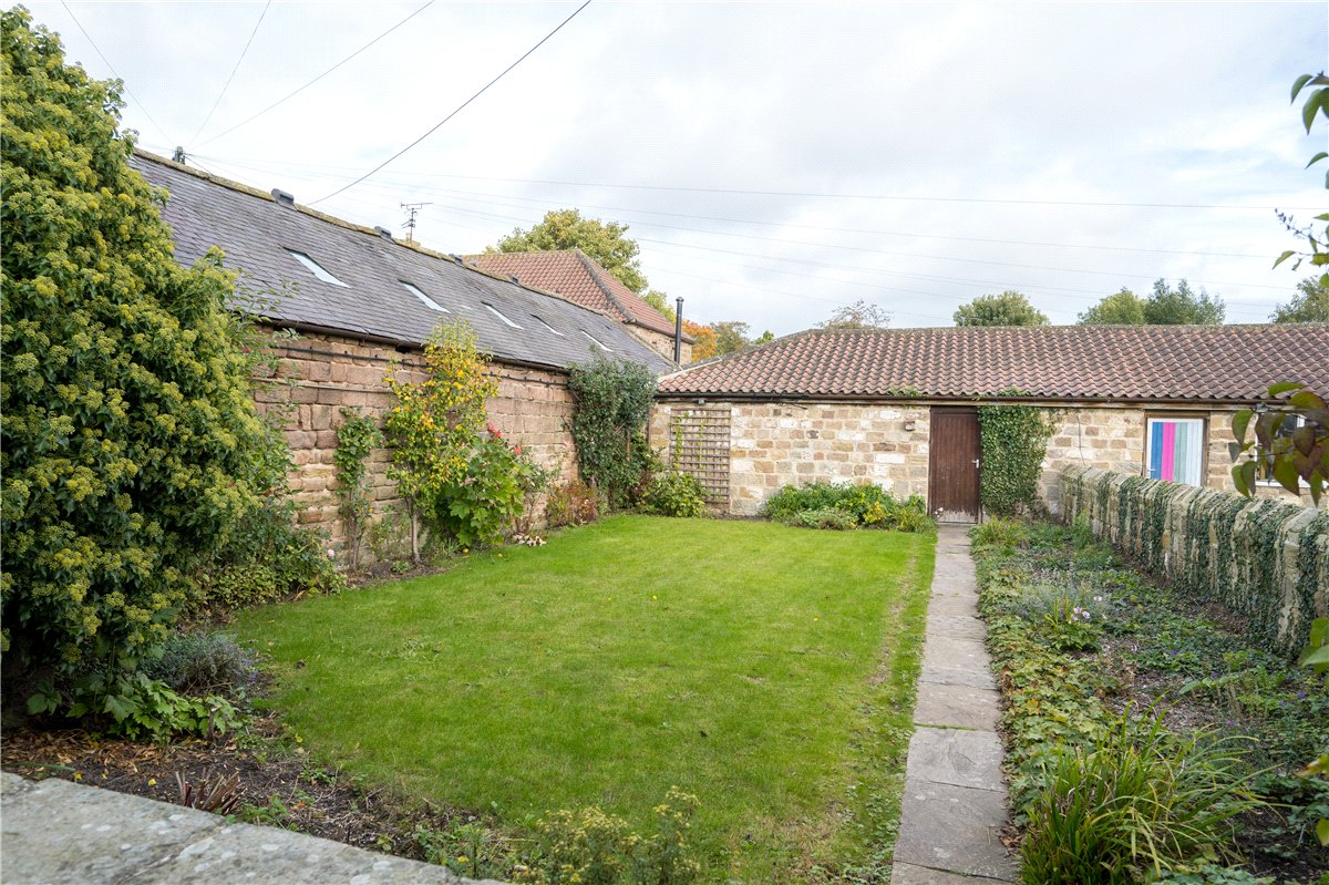 8 bedroom house, Main Street, Ripley HG3 - Available