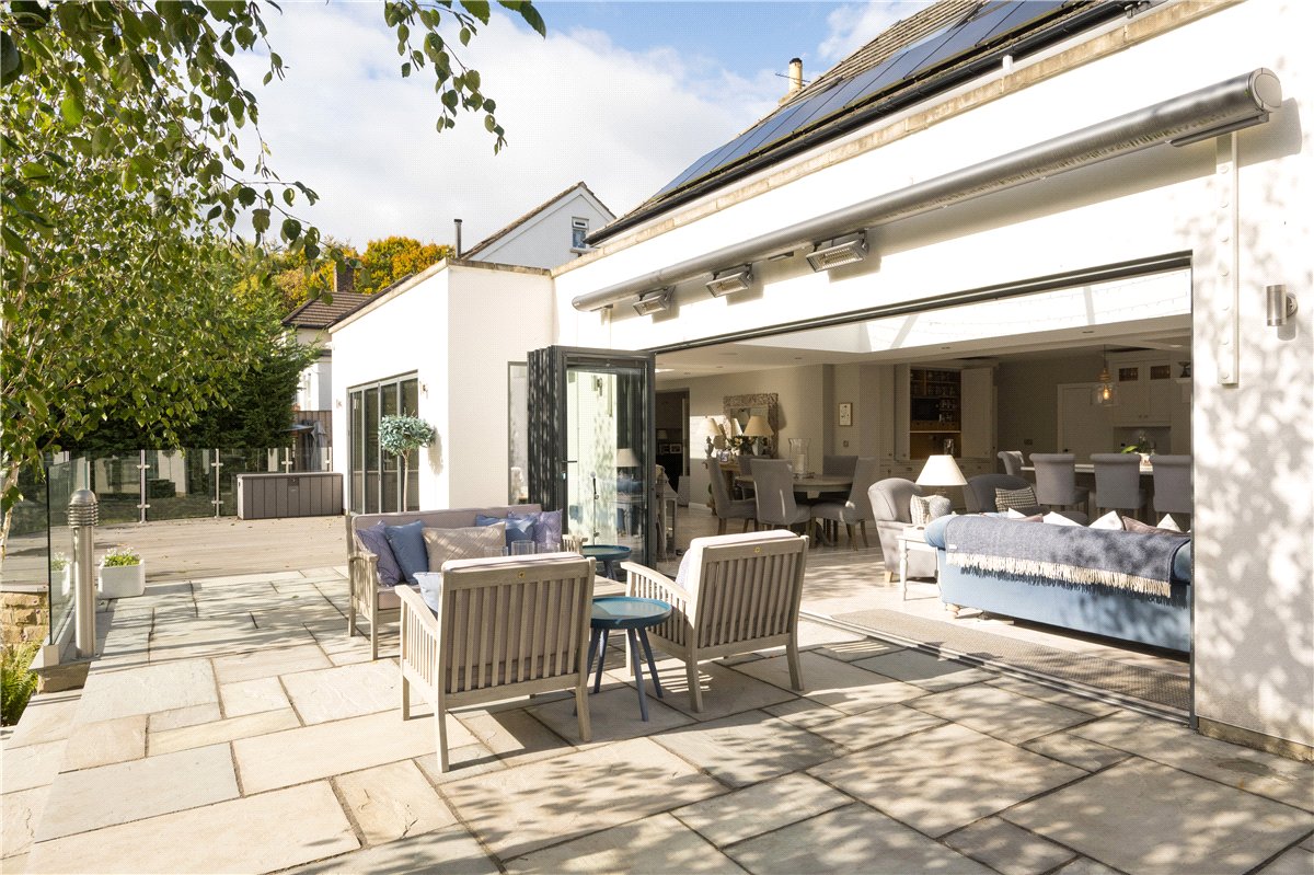 6 bedroom house, 8 Foxhill Avenue, Weetwood LS16 - Available