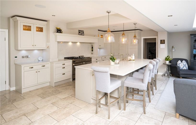 6 bedroom house, 8 Foxhill Avenue, Weetwood LS16 - Available