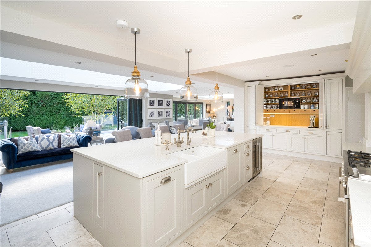 6 bedroom house, 8 Foxhill Avenue, Weetwood LS16 - Available