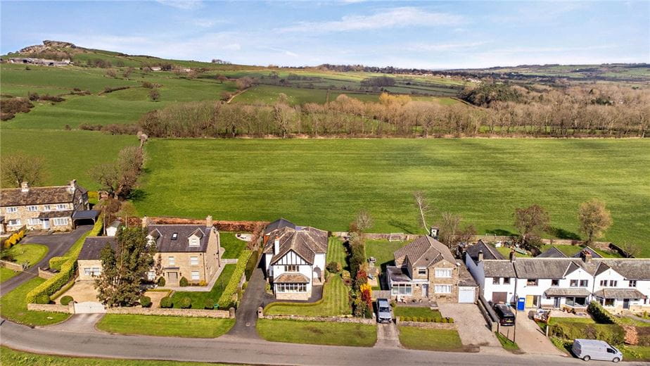 4 bedroom house, Merrybank Lane, Huby LS17 - Available