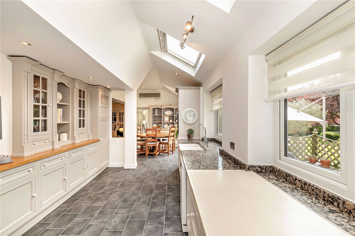 4 bedroom house, Manor Garth, Ledsham LS25 - Available