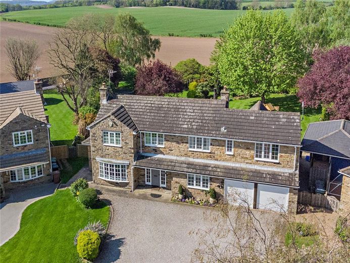 4 bedroom house, Manor Garth, Ledsham LS25 - Available