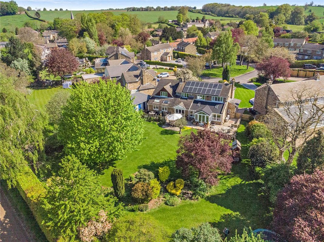 4 bedroom house, Manor Garth, Ledsham LS25 - Available