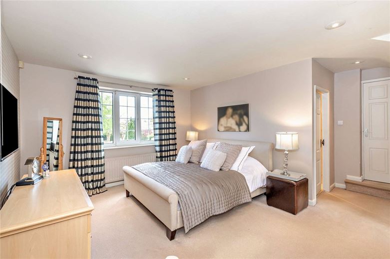 4 bedroom house, Manor Garth, Ledsham LS25 - Available