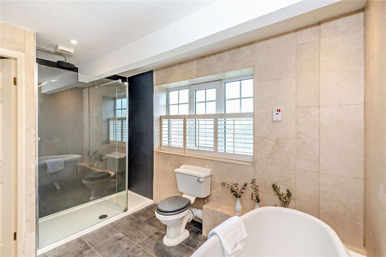 4 bedroom house, Manor Garth, Ledsham LS25 - Available