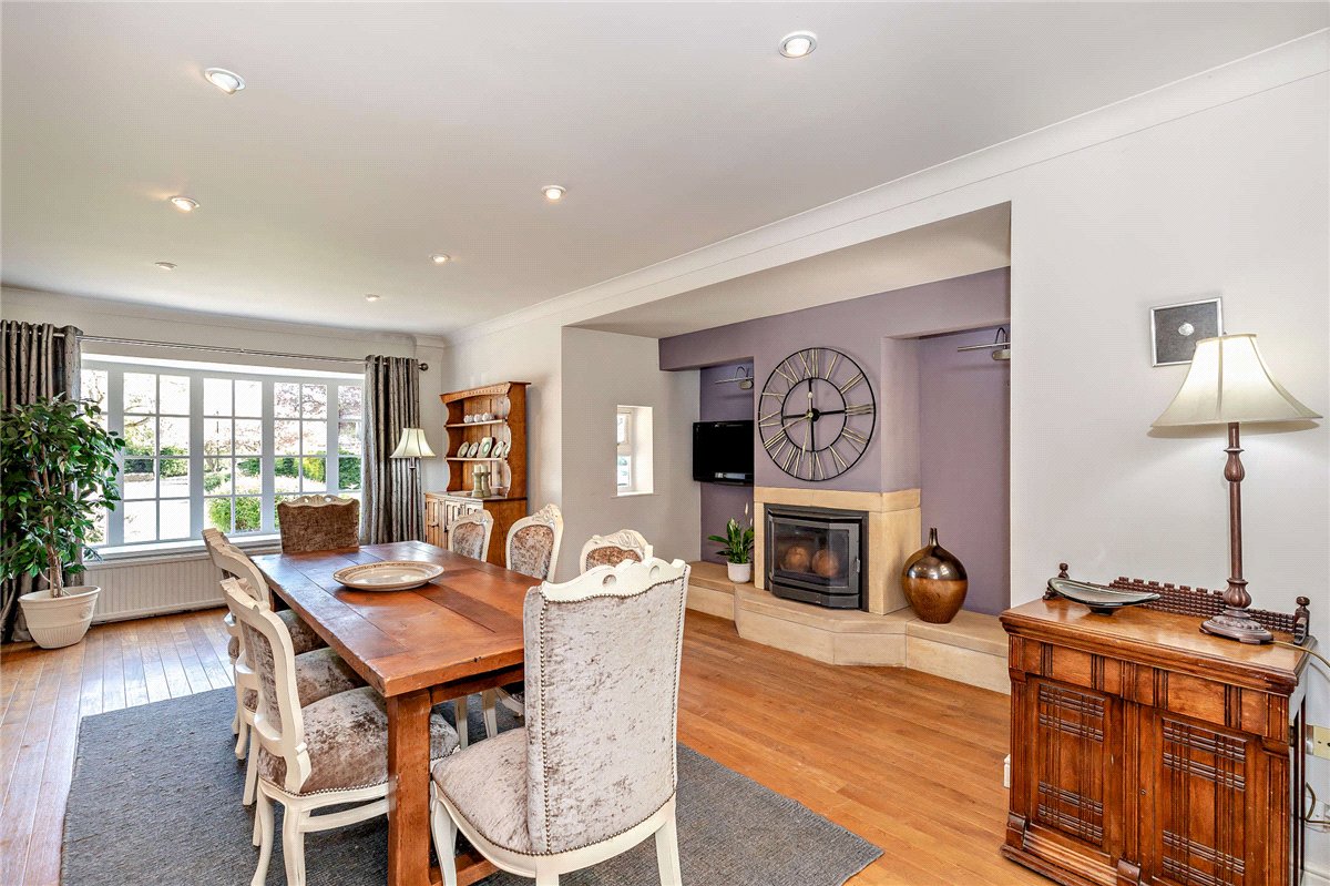 4 bedroom house, Manor Garth, Ledsham LS25 - Available
