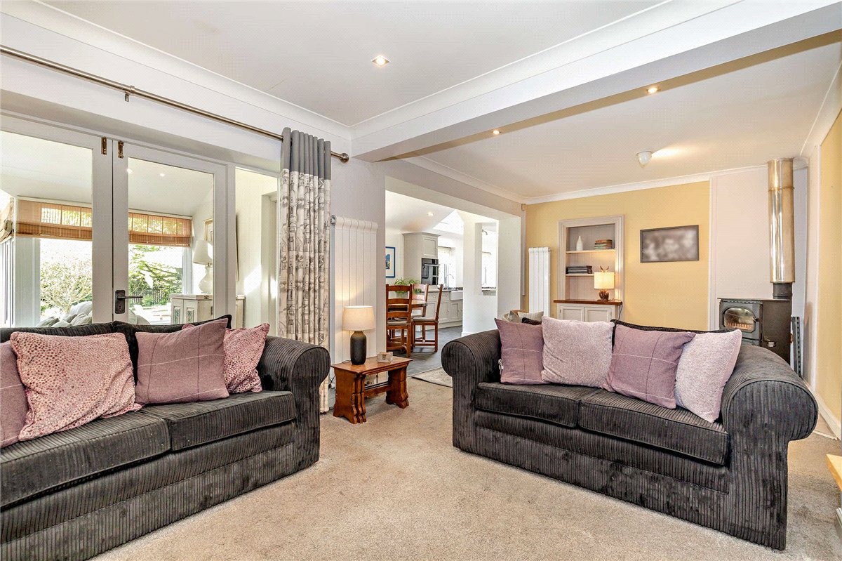 4 bedroom house, Manor Garth, Ledsham LS25 - Available