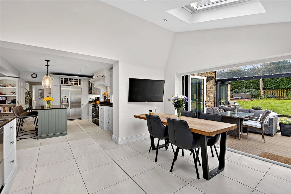 5 bedroom house, Maple Gardens, Bardsey LS17 - Available