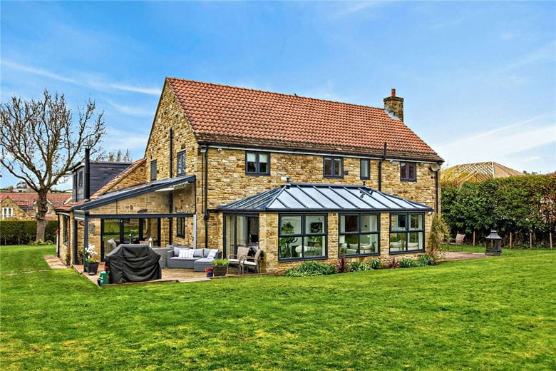 5 bedroom house, Maple Gardens, Bardsey LS17 - Available