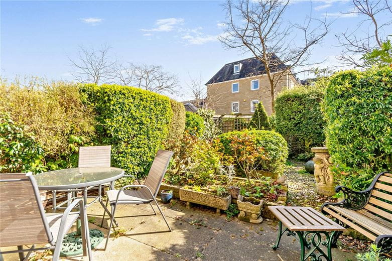 4 bedroom house, Queens Gate, Harrogate HG1 - Available