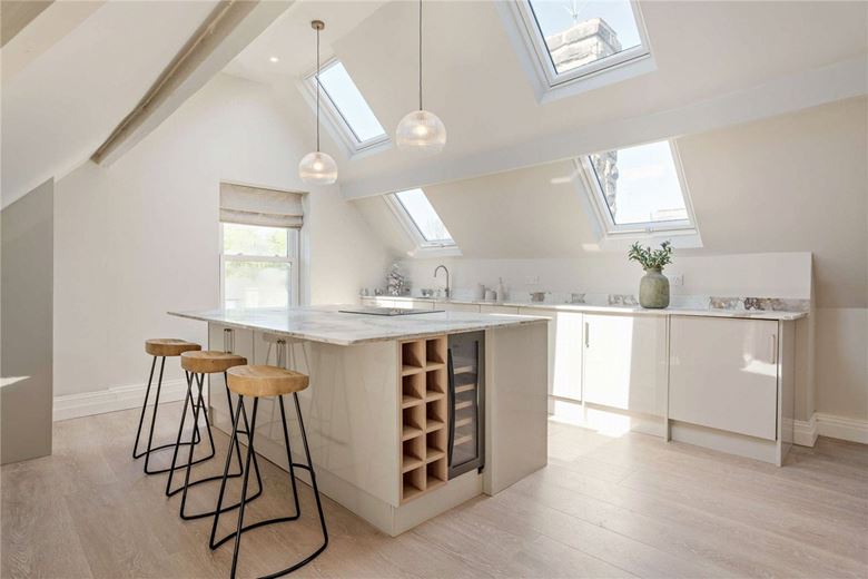 3 bedroom flat, The Oval, Harrogate HG2 - Available