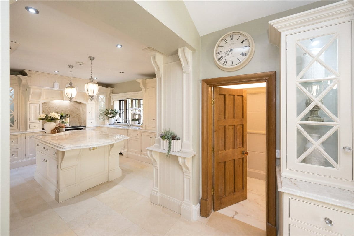 4 bedroom house, Manor House, Keeper Lane BD4 - Available