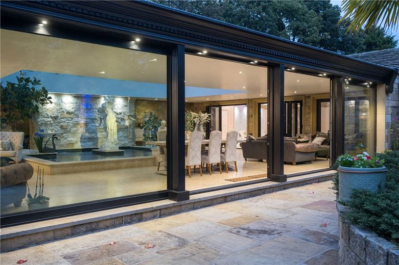 4 bedroom house, Manor House, Keeper Lane BD4 - Available