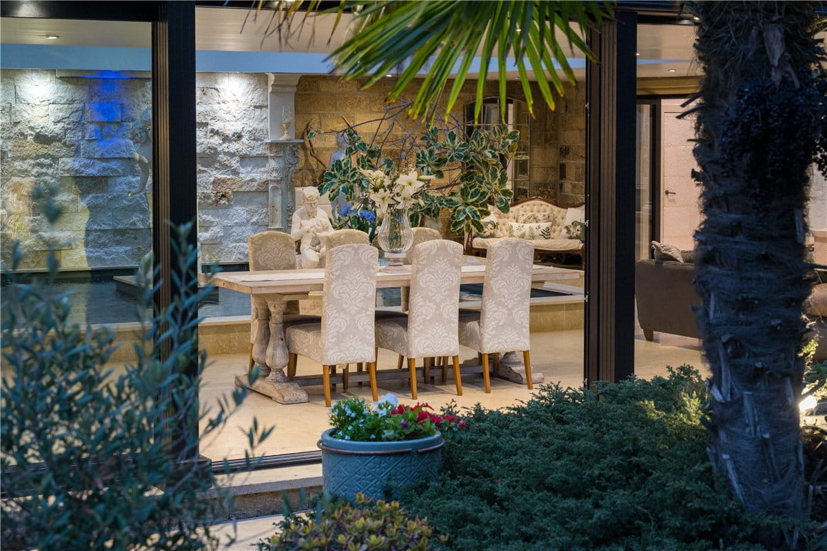 4 bedroom house, Manor House, Keeper Lane BD4 - Available