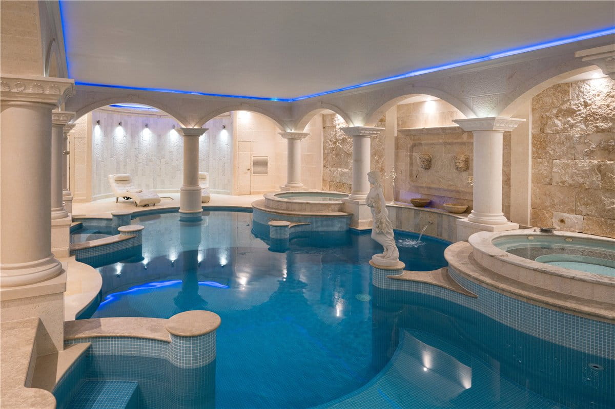 4 bedroom house, Manor House, Keeper Lane BD4 - Available