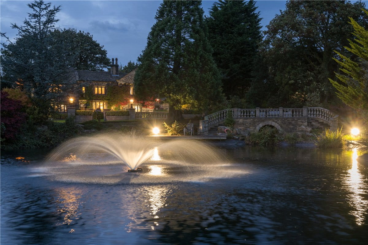 4 bedroom house, Manor House, Keeper Lane BD4 - Available