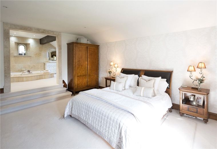 4 bedroom house, Manor House, Keeper Lane BD4 - Available